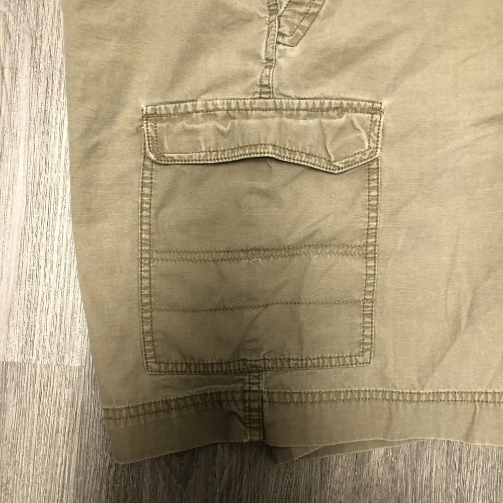 Columbia Cargo Pocket Shorts Men's Size 32 100% Cotton Tan Neutral Hiking Pants